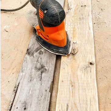 How to DIY A Mobile Pallet Coffee Table