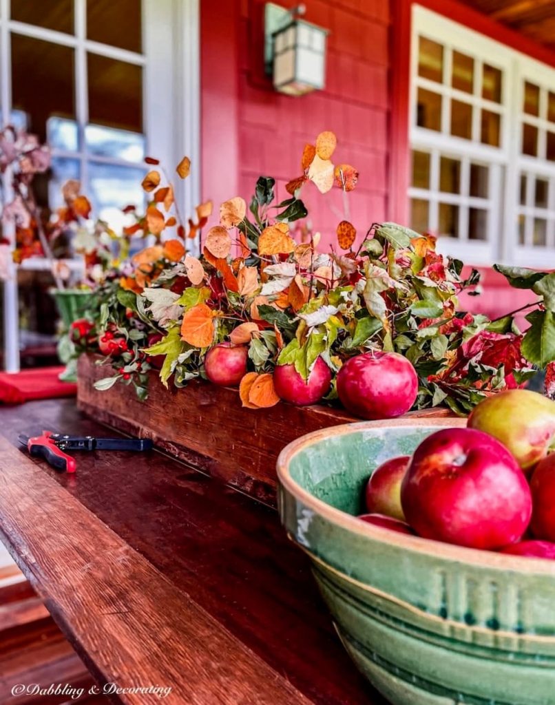 Table centerpieces are so enjoyable to design in the fall. Let me show you how to create your own using an old wooden toolbox in 5 easy steps.