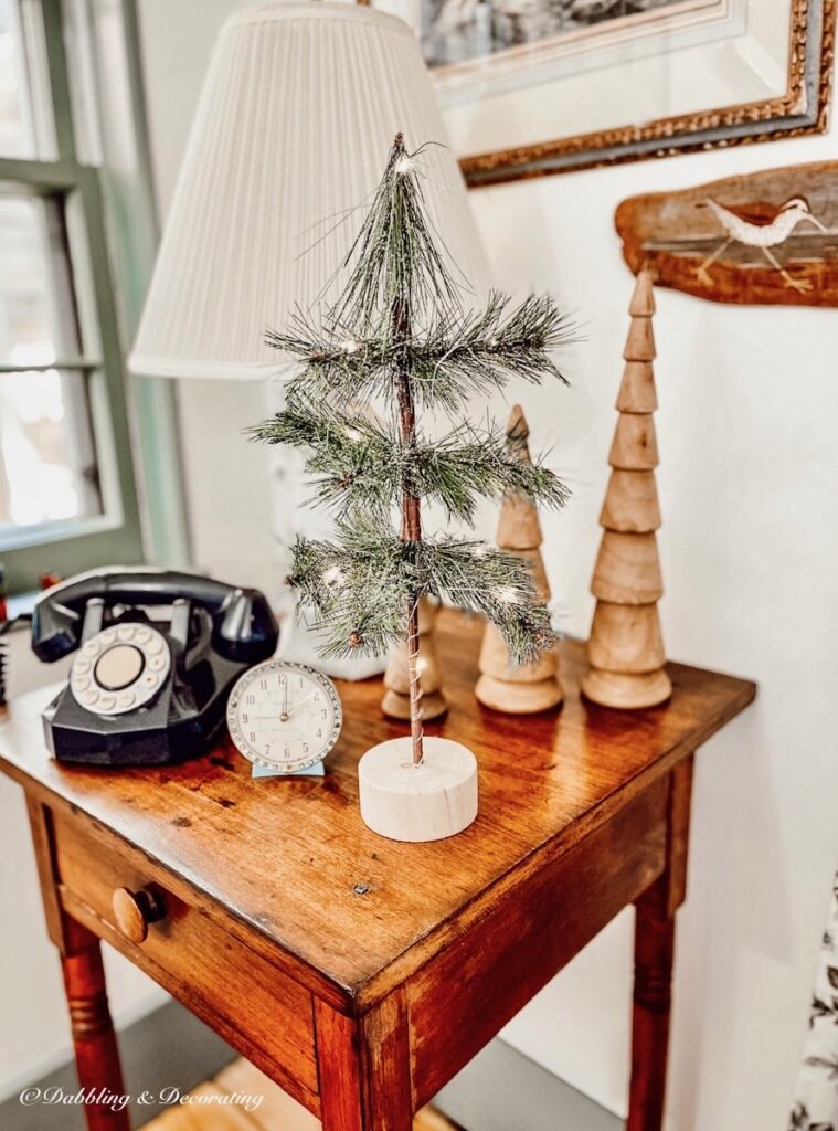 5 Cozy Cottage Christmas Guest Bedroom Swaps