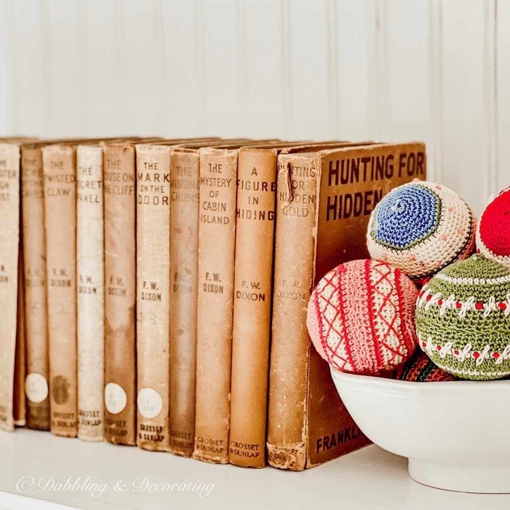 How to Decorate Bookshelves for a Vintage Christmas