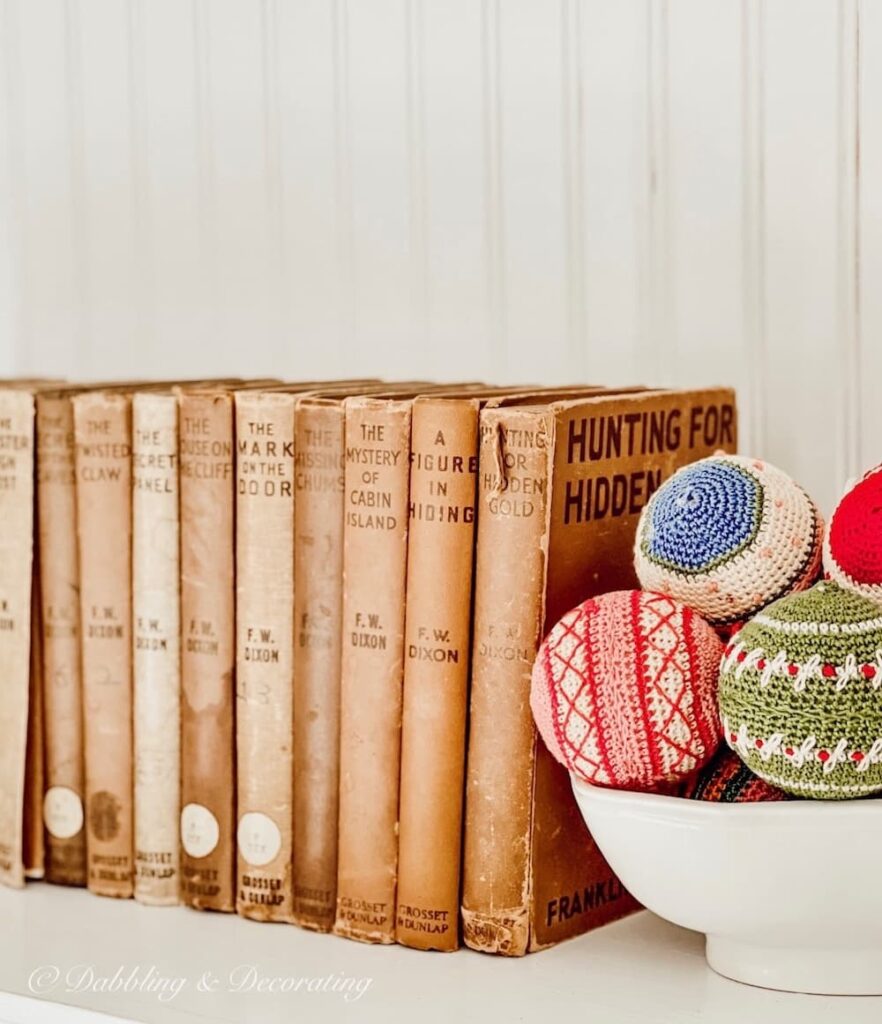 How to Decorate Bookshelves for a Vintage Christmas