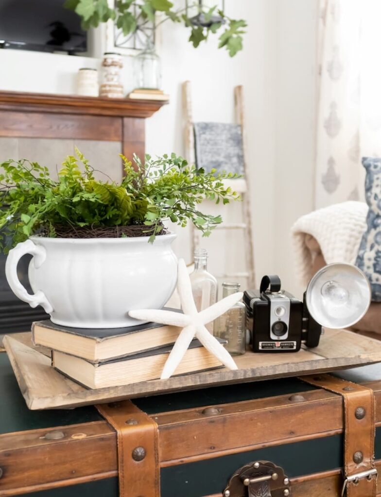 How to Create a Cottage Style Vignette with Vintage Finds
