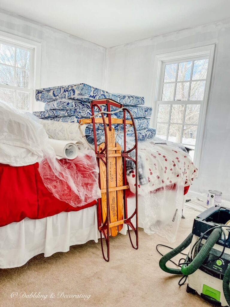 3 Wallpaper Bedroom Designs Emblematic of a Cozy Vermont Inn