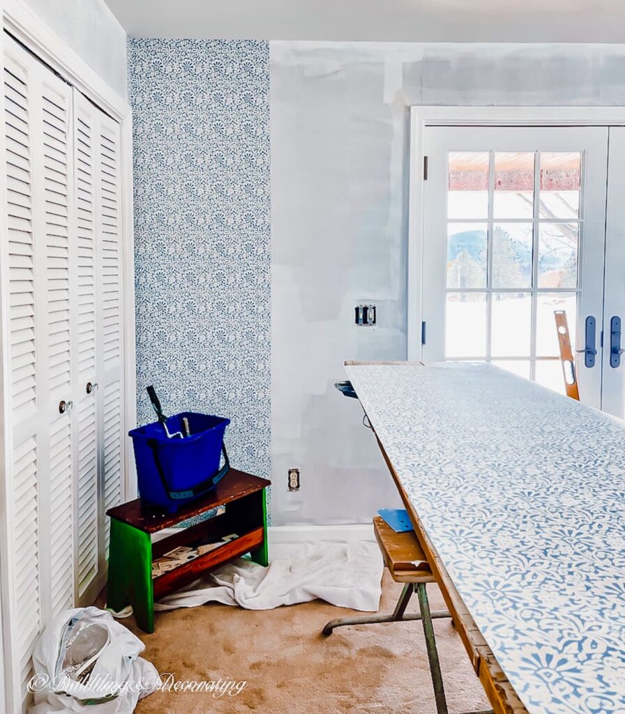 3 Wallpaper Bedroom Designs Emblematic of a Cozy Vermont Inn