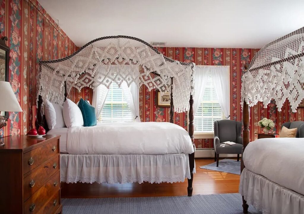 3 Wallpaper Bedroom Designs Emblematic of a Cozy Vermont Inn