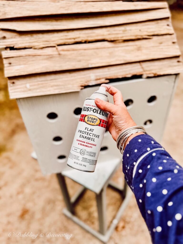 RUST-OLEAM white spray paint can.