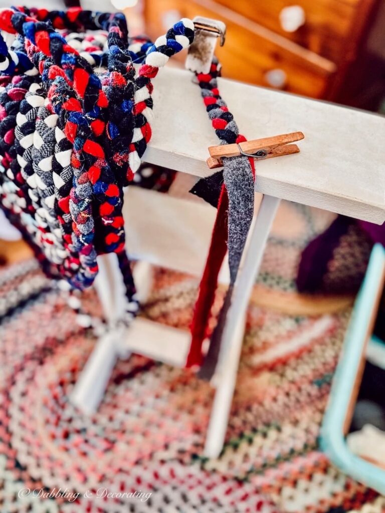 Braiding Rug Stand with Clothespin