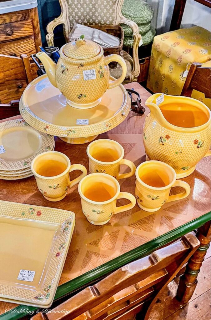 Vintage yellow lemonade set in antique store.