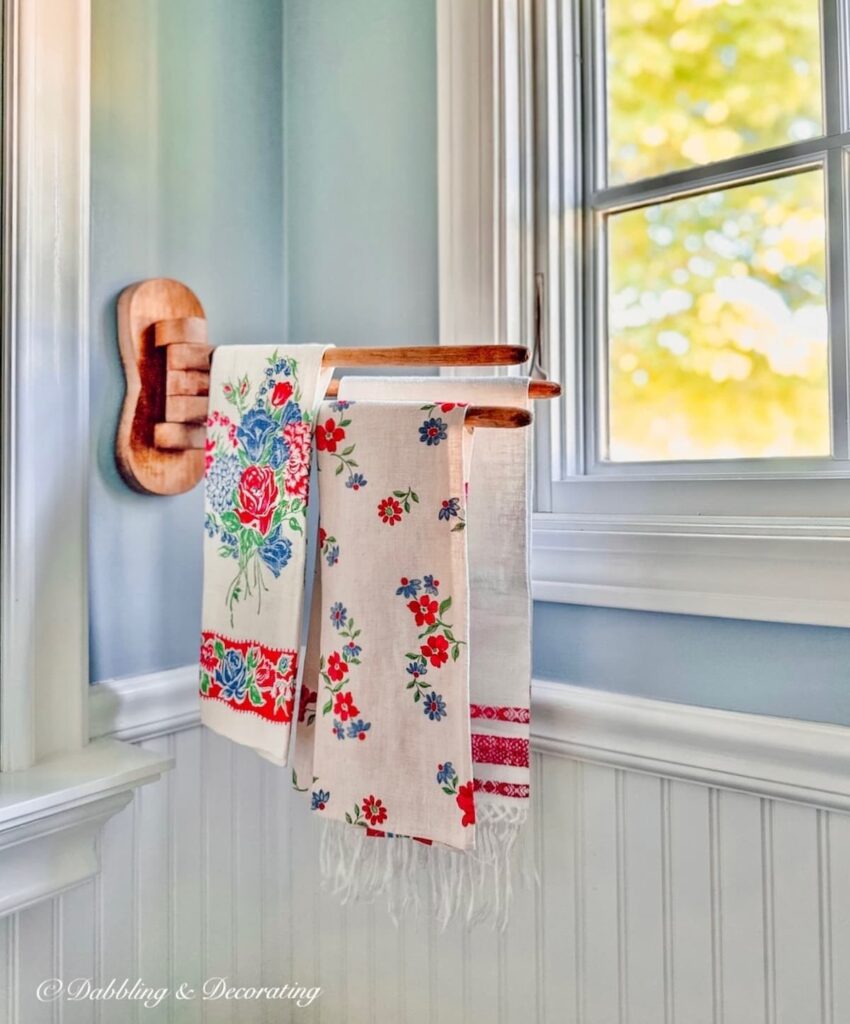 Vintage Bathroom Towel Rack and Linens