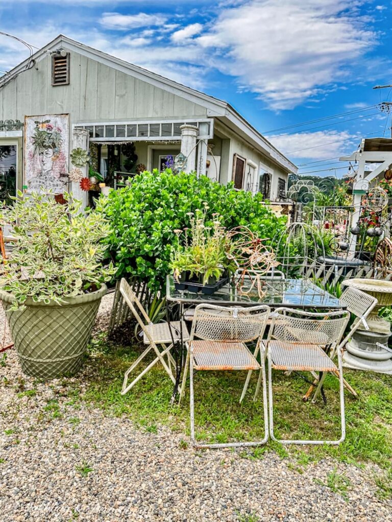 The Cottage by the Brook Second-hand shop