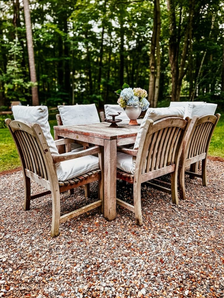 Outdoor Pea Gravel Patio Ideas with Teak Table Setting