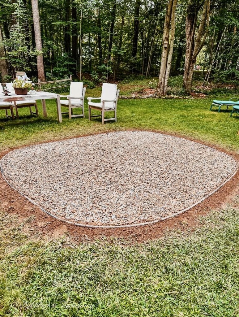 Round River Rock Pea Stone Patio