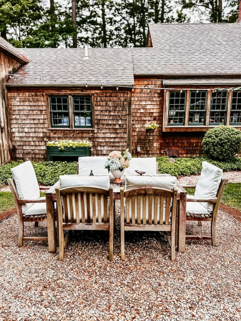 Outdoor Pea Gravel Patio Ideas with Teak Table Setting