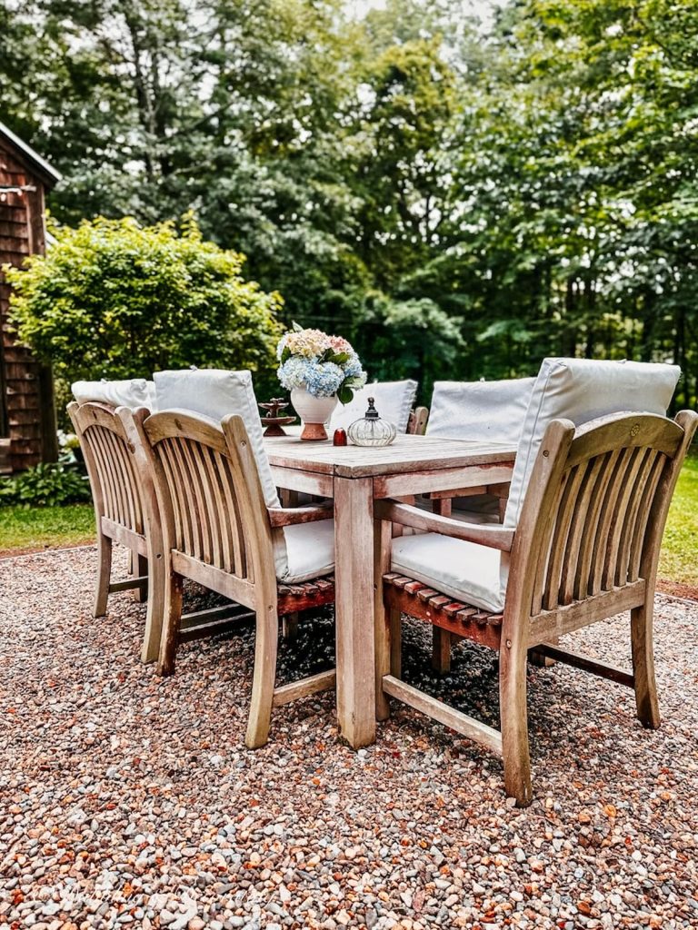 Outdoor Pea Stone Patio Ideas with Teak Table Setting