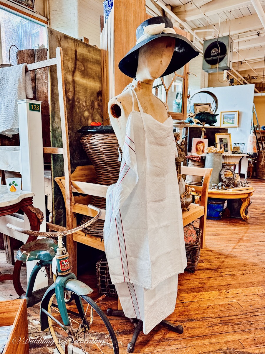 Thrift Vintage Scene at Cabot Mills Maine | Dabbling & Decorating