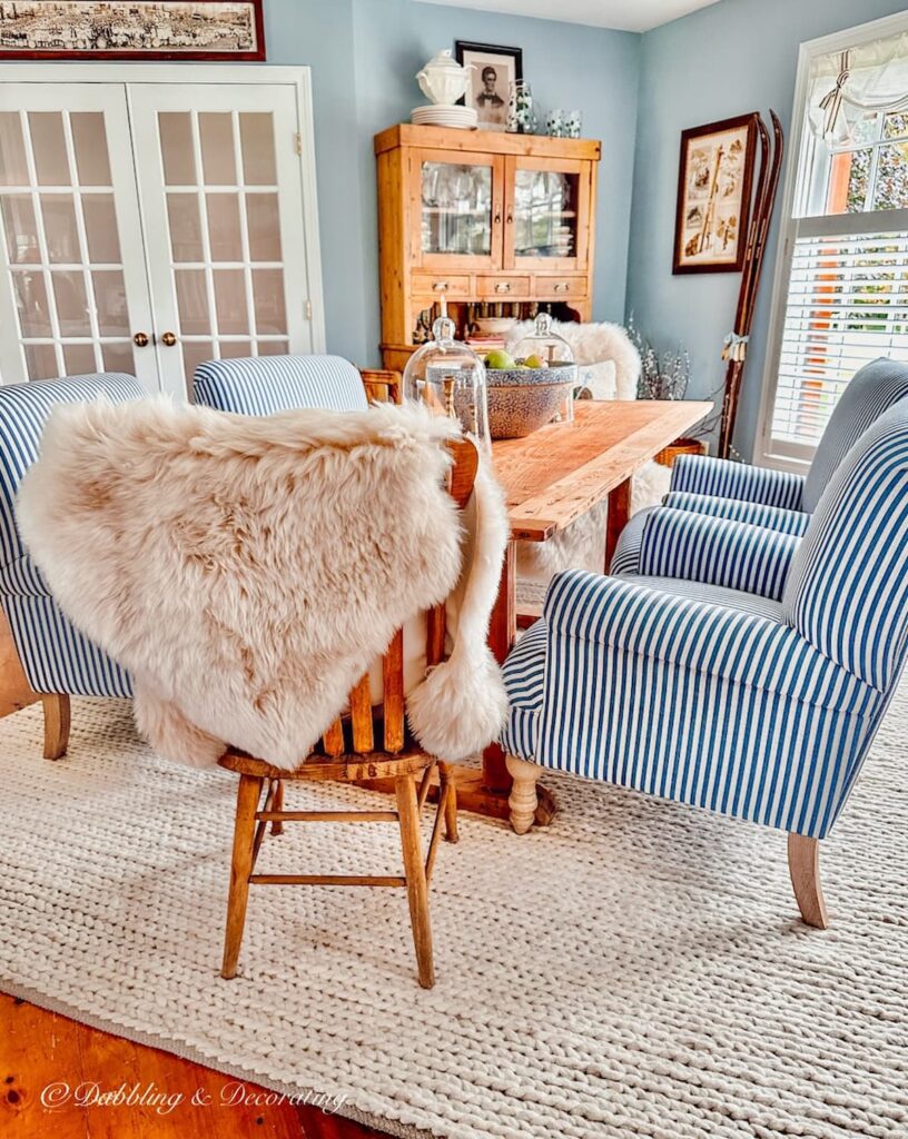 Blue and White Dining Room Cozy Decor