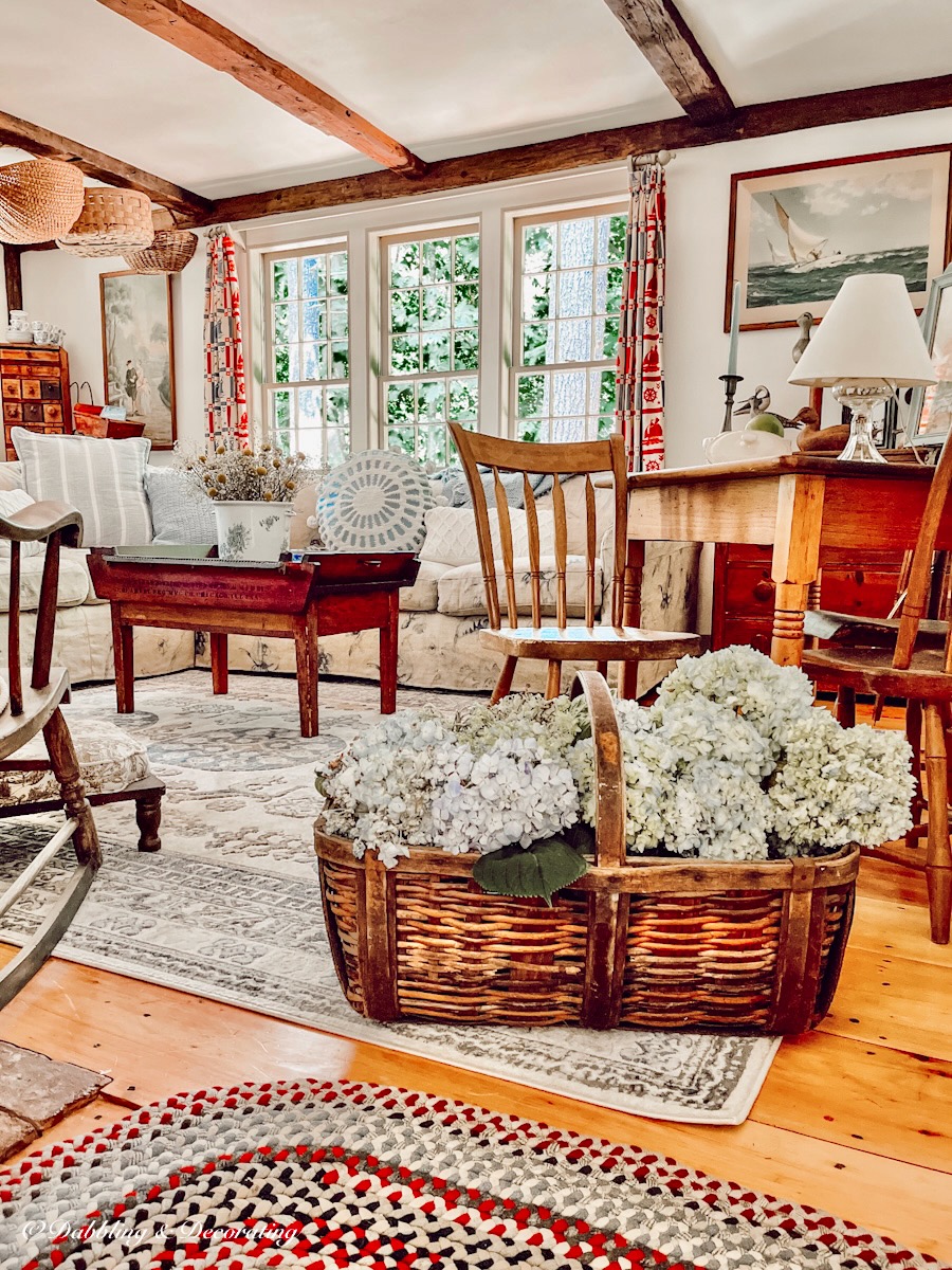 Coastal Cottage Vintage and Antique Living Room Decor.