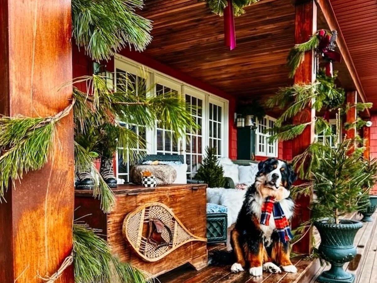Christmas Porch Decorating Ideas with Vintage New England Charm, image size:1200x900