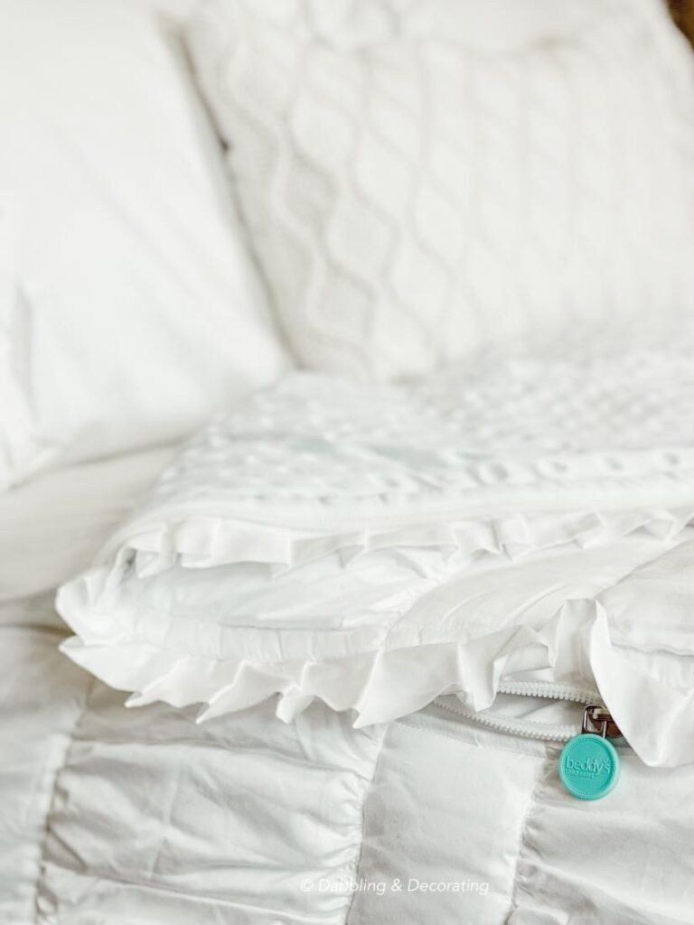Beddy's White Bedding with iconic blue green zipper.