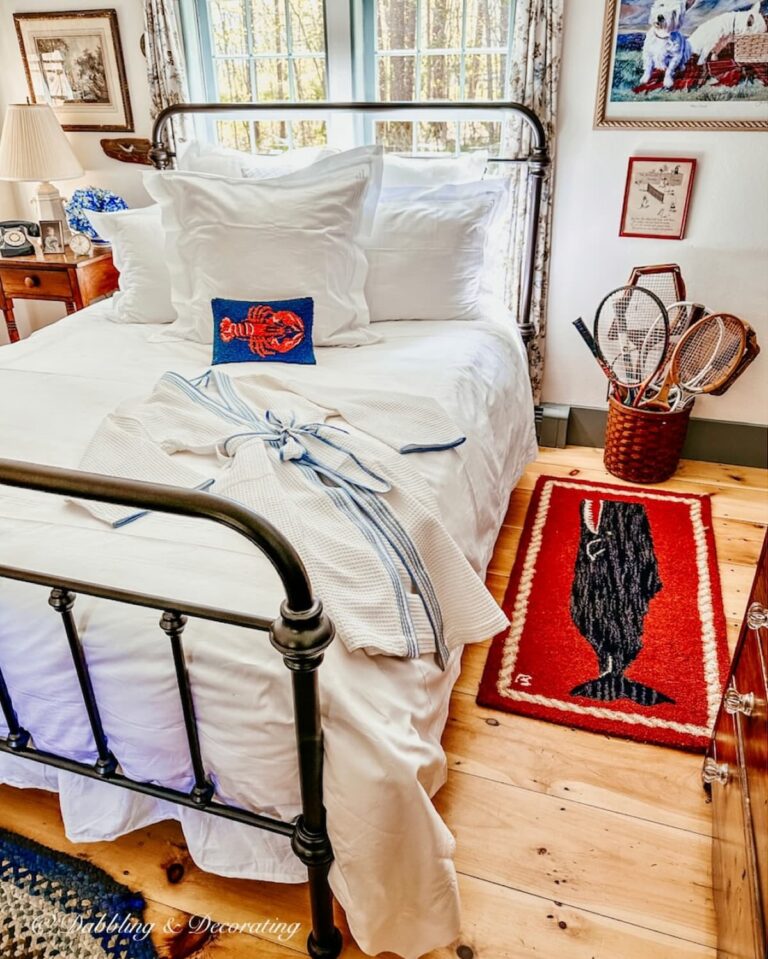 White Crisp bedding in vintage aesthetic bedroom