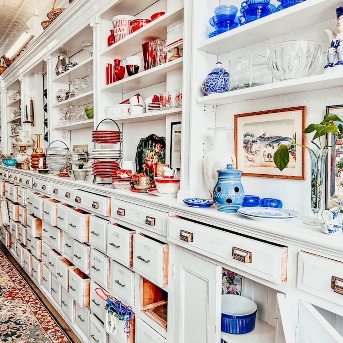 Martha Stewart Samples Local Products at Millbrook Farmers Market, image size:1200x1200