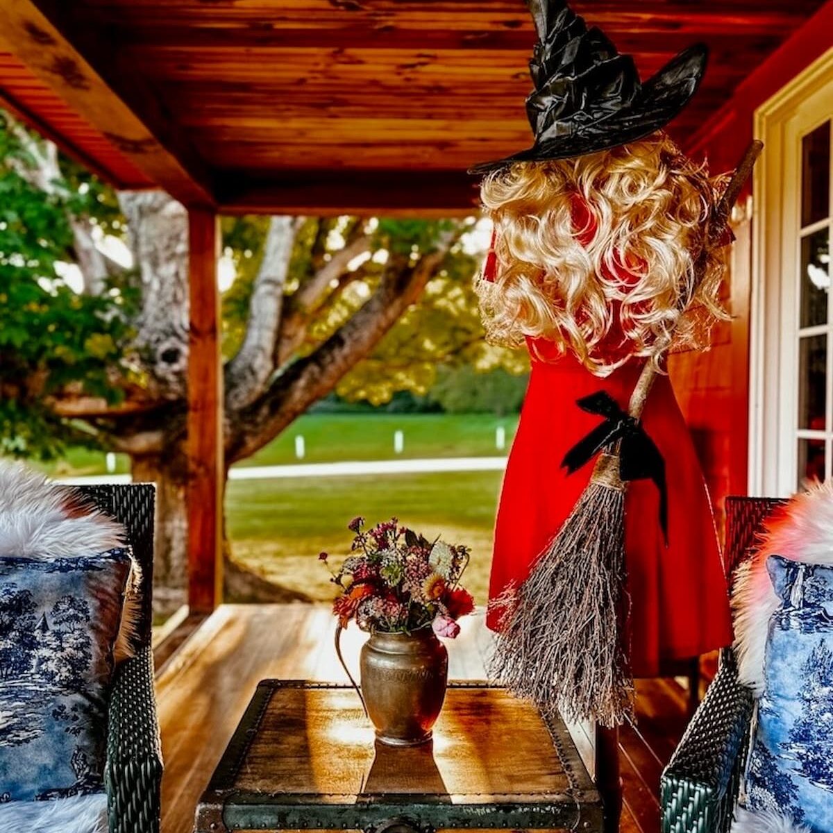Halloween Mannequin Decoration Ideas: Witchy Porch Decor That Stops Traffic, image size:1200x1200