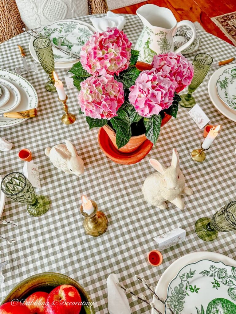 Tablescape ideas with green gingham tablecloth and terracotta and pink hydrangeas centerpiece.