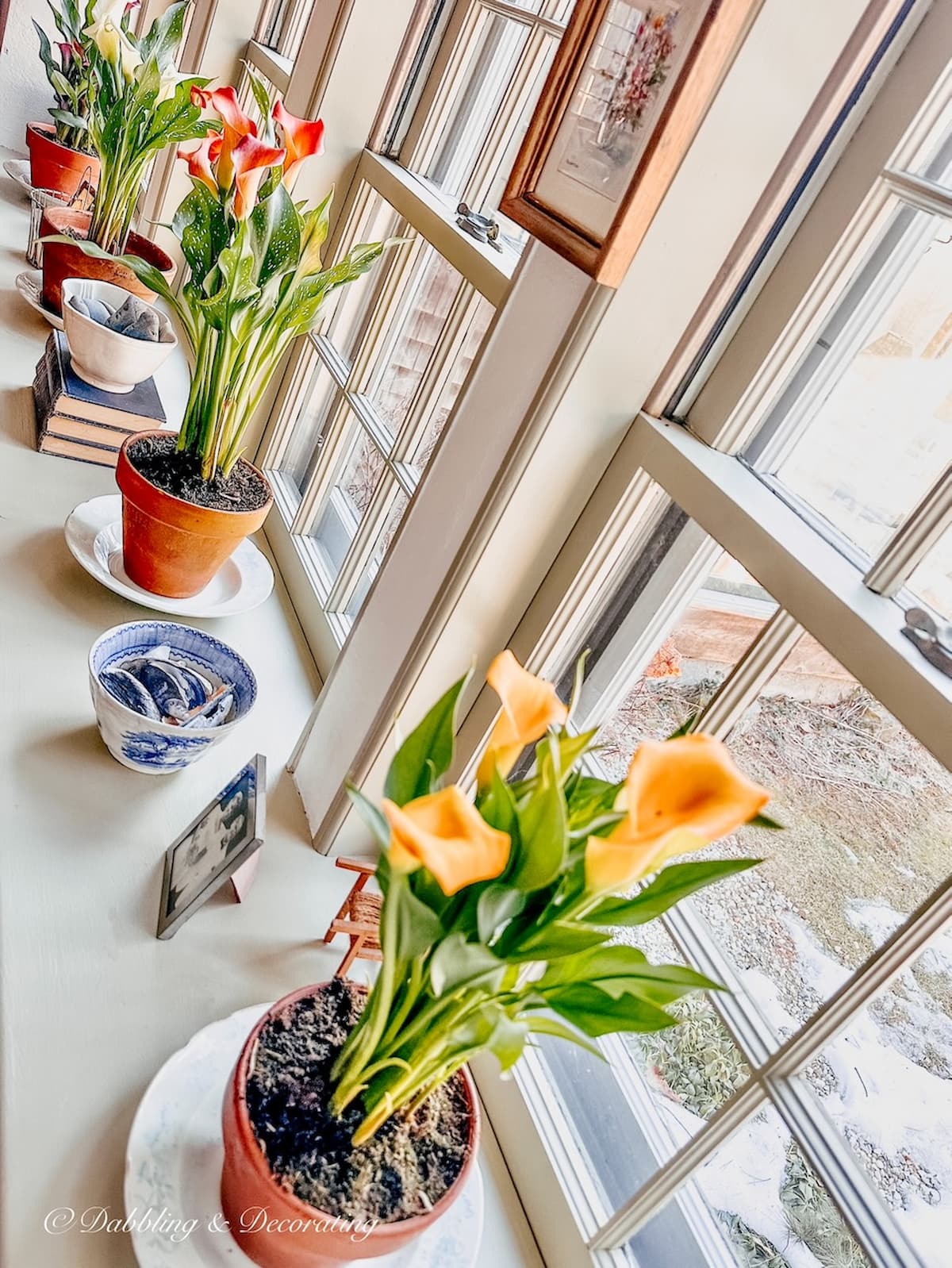 Vintage Windowsill Decor: A Home Stylist’s Secrets for Every Season