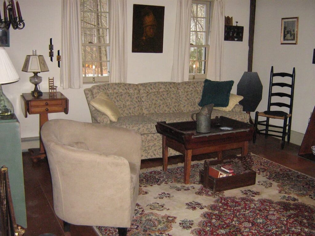 Old home living room with vintage and antique home decor from days gone by.