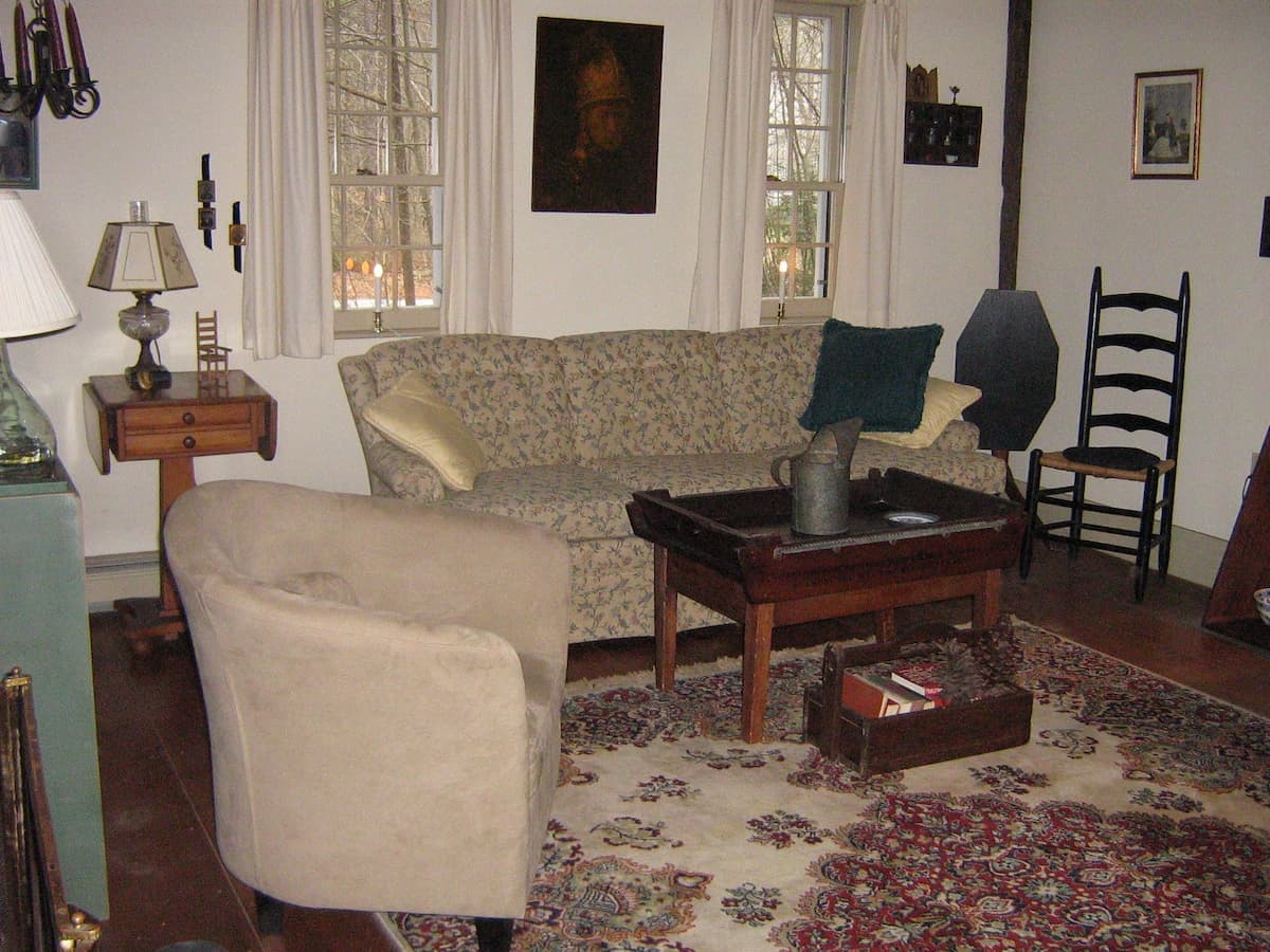 Old home living room with vintage and antique home decor from days gone by.