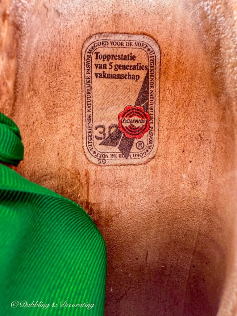 Dutch Wooden Clogs inside label that reads Topprestatie van 5 generaties vakmanschap