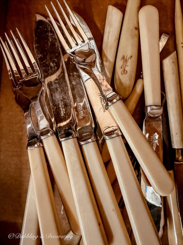 Bakelite white handles on a set of cutlery for Thanksgiving vintage decorating ideas.