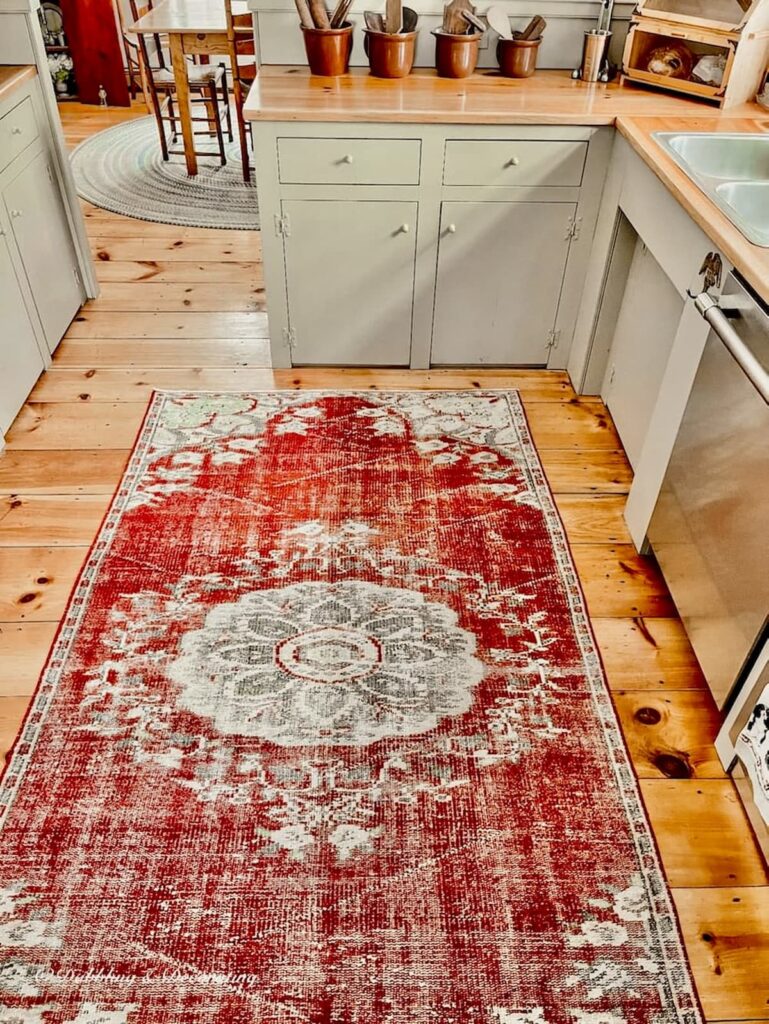 How to choose a vintage rug for a kitchen in a colonial style with a vintage red rug runner.