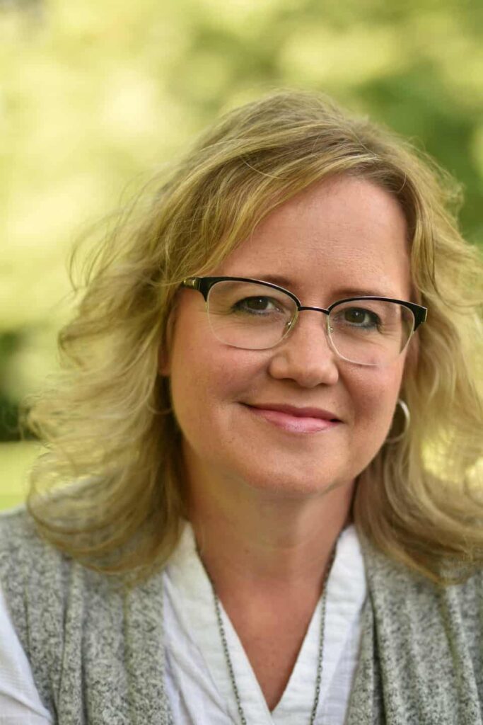 Lora Bloomquist of Create and Ponder blog.