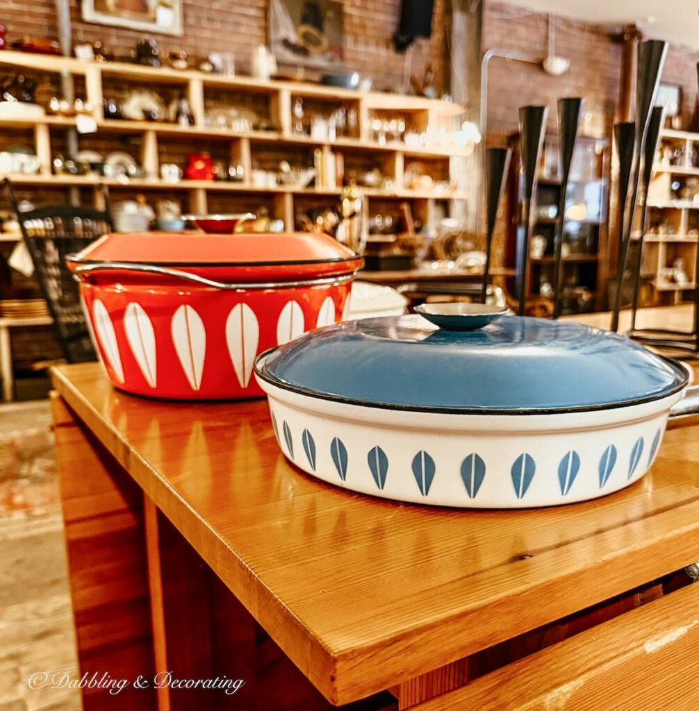 Orange and blue retro pots with lids for retro kitchen decorating with antiques ideas for urban vintage kitchens.